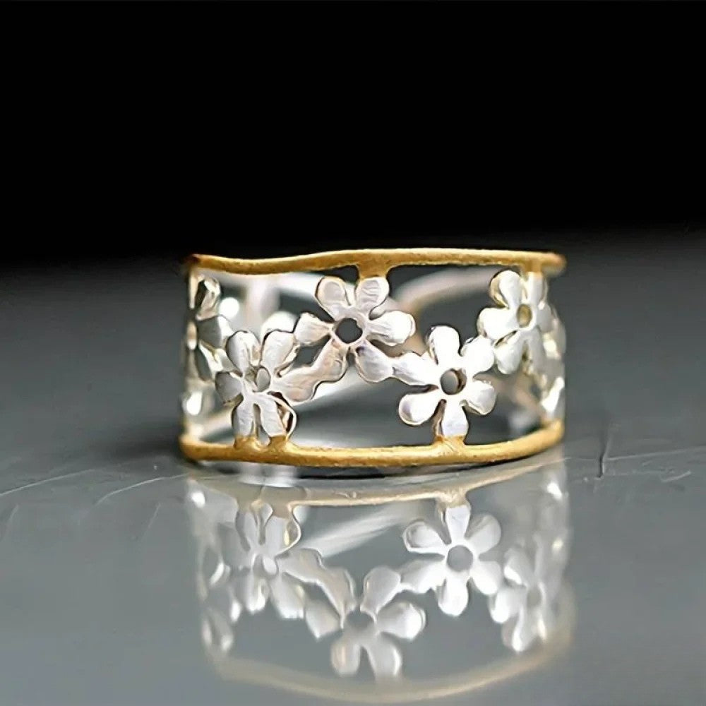 Irregular blooming ring with hollow pattern