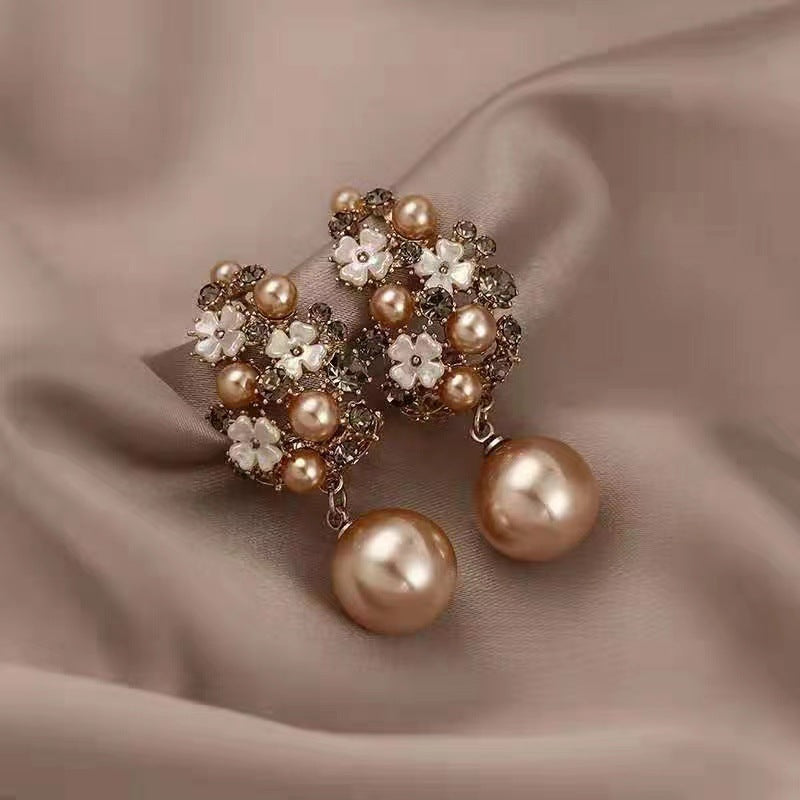 Elegant earrings with flower pearls